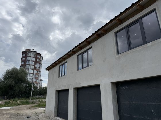 Двоповерховий гараж біля Долішній та Калинова Крихівці івано франківс