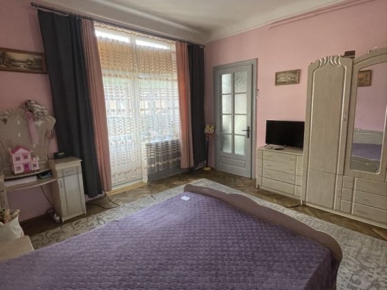 Продаж 3-к квартири центр міста, біля кафе Бакара Чернівці