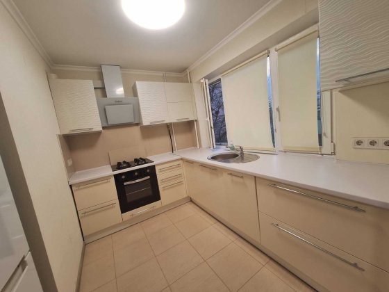 3-кімн. квартира, вул. Автозаводська 17, Оболонський район. Киев