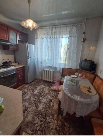 Продаю трьохкімнатну квартиру в центрі міста - фото 1