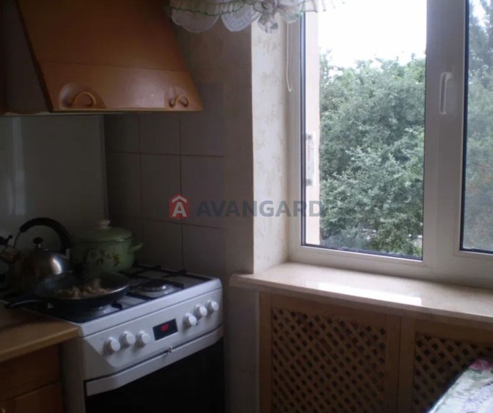 Продам 2-к сталінку метро Деміївська - фото 1