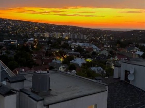 Продається однокімнатна квартира-студія з чудовим видом з вікон Чернівці