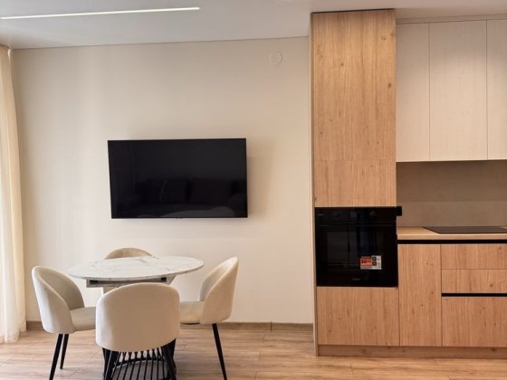 Продаж однокімнатної квартири з диваном| Центр | Однушка | 1,5 к | Ужгород