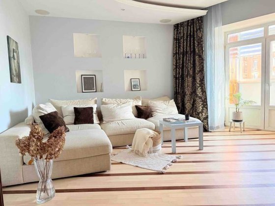 Чорновола 25, тиха, простора, затишна 2к, висота стелі 3м. Киев