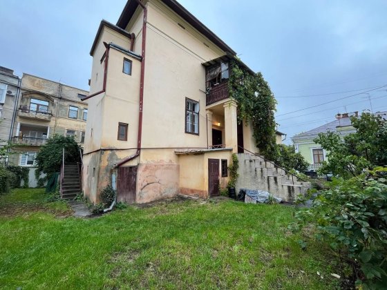 Продається терміново! занижена ціна 3кімн.квартира  центр Черновцы