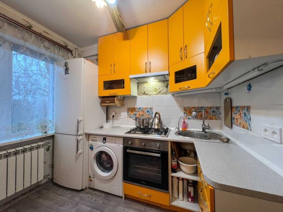 Продаю затишну та охайну двокімнатну квартиру, вул. Донця 9 Київ