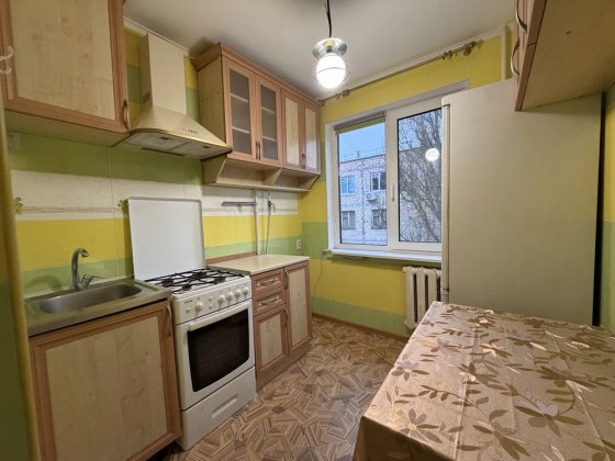 Продам 3-ри кім. квартиру Чернігів вул. З. України Чернигов