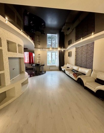 Продається 3-кімнатна квартира з євроремонтом в мікрорайоні Поділля - фото 1