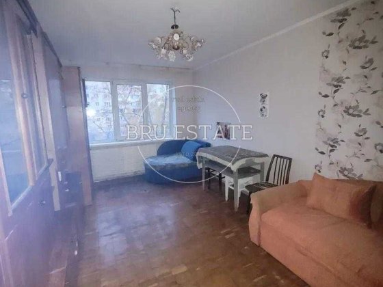 Продаж 1к Р. Шухевича Воскресенка Низький поверх Київ