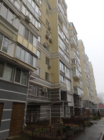 Двоярусна 3-х кім. кв-ра в центрі міста. - фото 1