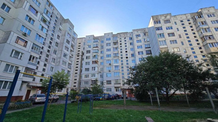 Продам 2-х кімнатну квартиру в центрі міста, світло не вимикають - фото 1