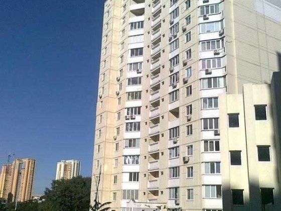 Продається простора 4-кімнатна квартира з якісним ремонтом! Киев