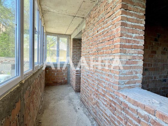 3  кімн, 1 поверх в районі ТЦ Депот Черновцы