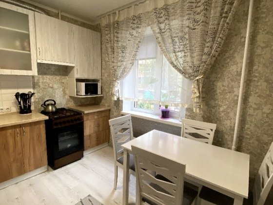 Продаж трьохкімнатної квартири, ремонт, меблі, техніка Чернигов