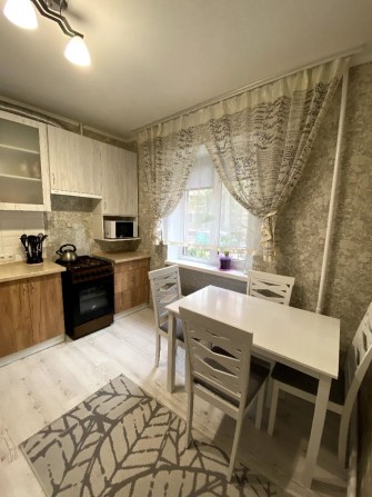 Продаж трьохкімнатної квартири, ремонт, меблі, техніка - фото 1