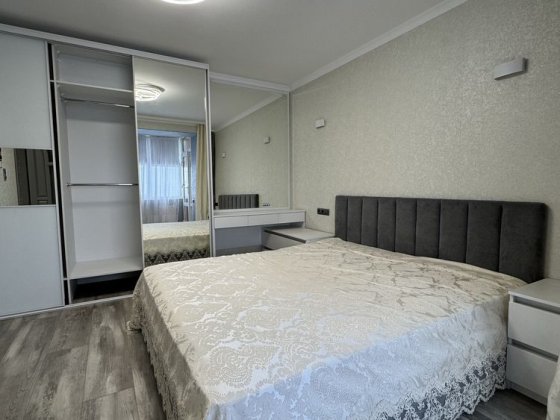 Терміновий продаж трикімнатної квартири, ремонт, меблі, тихий центр Черкассы