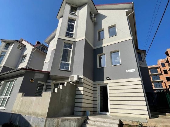 Продається 3кімн. Кухня студія вул.І.Мазепи Лесина Чернівці