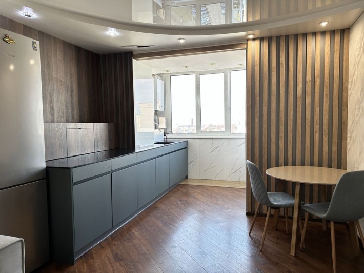 2 кім кв. 72м з ремонтом в новобудові вул. 1 Травня - фото 1