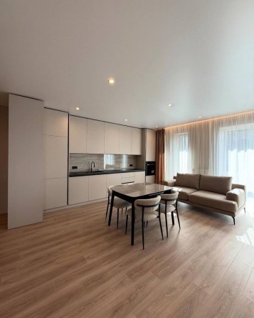 Продаж 2 кімнатної у В4 - фото 1