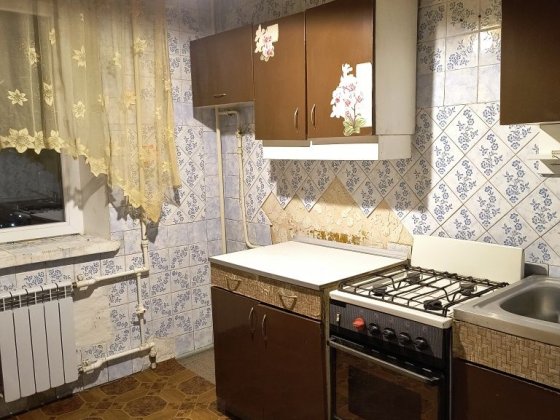 Продам 3- кімнатну квартиру в центрі Пр.Перемоги 115 Чернигов