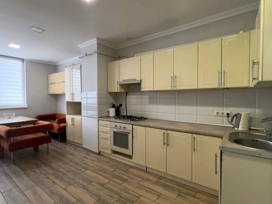 Продається велика 2 кім. квартира Черновцы