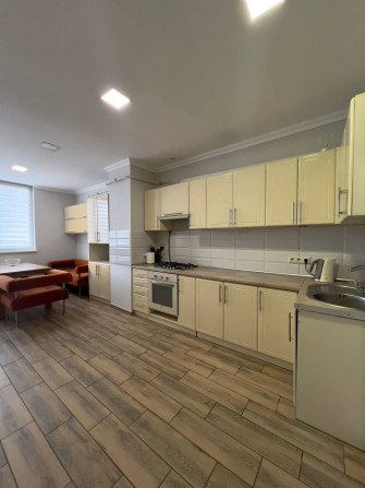 Продається велика 2 кім. квартира - фото 1