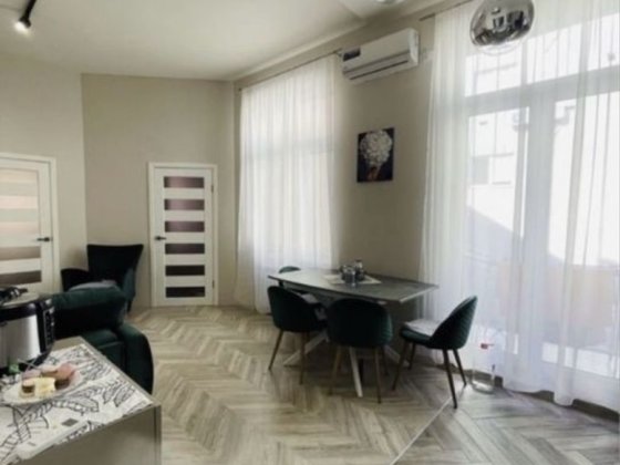 Продається квартира в цеетрі Ужгород