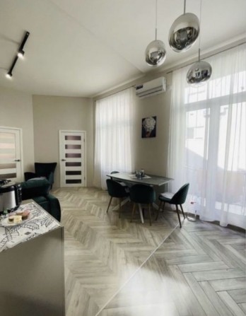 Продається квартира в цеетрі - фото 1