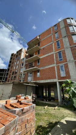 Продається квартира поруч з парком - фото 1