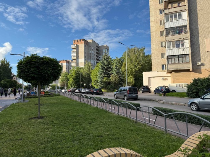 продам 2к 50 м2 на Космонавтів, р-н Вишенька - фото 1