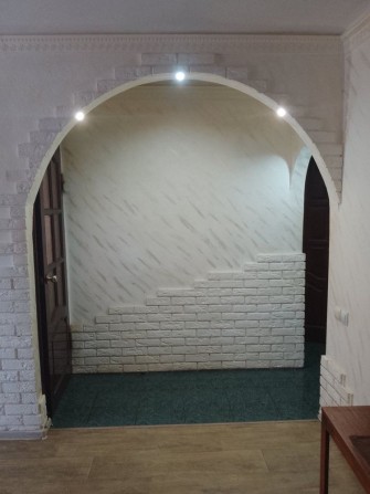 Породам 2 комн квартиру,центр,рн площади - фото 1