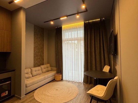 Продається сьильна 1,5 кімнатна квартира. Клубний будинок. Центр Ужгород