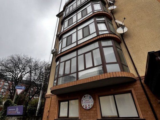 Багатофункціональна 3к квартира 148 м² - ідеальна під бізнес або житло Черновцы