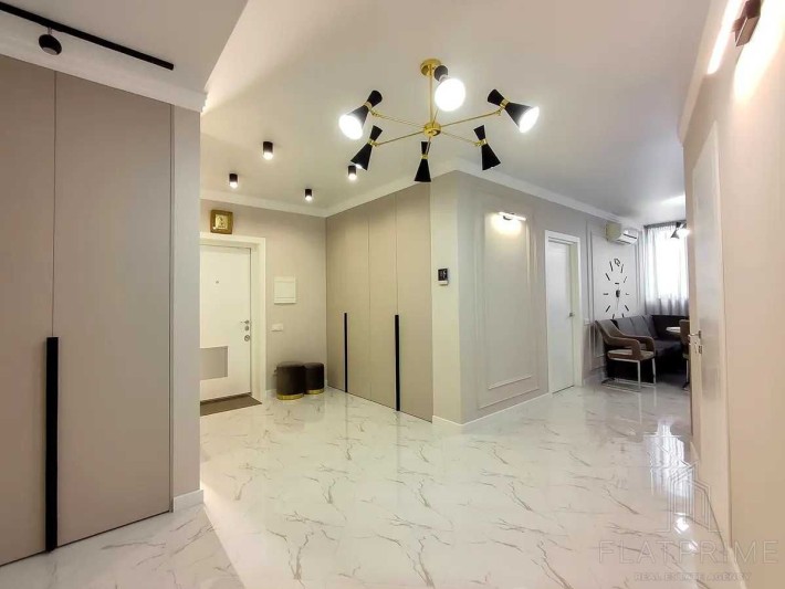 Дизайнерська 3.к.кв. в ЖК "Зелений острів-1", вул. Сікорського, 1 - фото 1