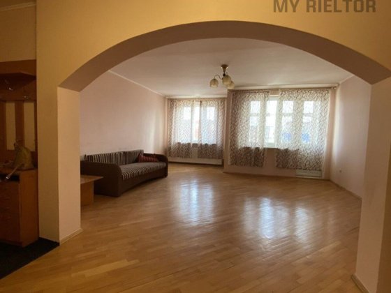 Продаж чотирикімнатної квартири по вул.Володимирська. Ужгород