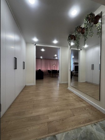 Центр міста! Сучасна трикімнатна квартира. - фото 1