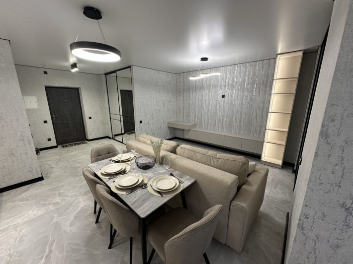 Продам евродвушку Ремонт Центр Голливуд Сертификат - фото 1