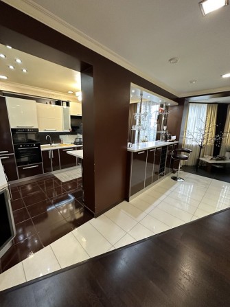 Продається Шикарна квартира вул Героїв майдану! - фото 1