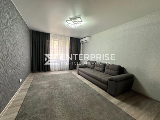 Продаж 3к квартири з ремонтом, метро Лівобережна Киев