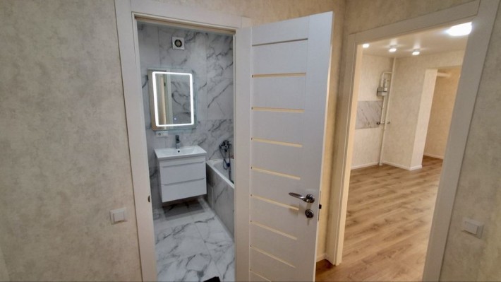 Однокімнатна в новому ЖК. Свіжий ремонт. Заїхав і живеш. - фото 1