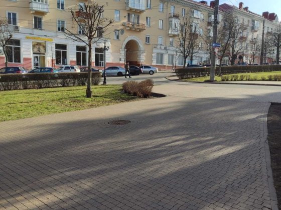 З-х ком. 79м2, Сталинка, Центр, Площадь, вид парк Б.Хмельницкого Чернігів