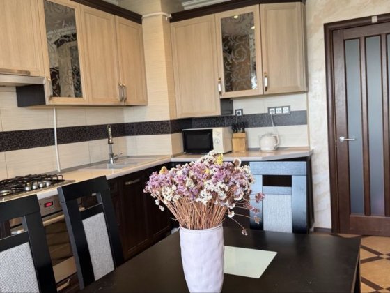 Продається 3-х кімнатна новобудова  з євроремонтом Чернівці