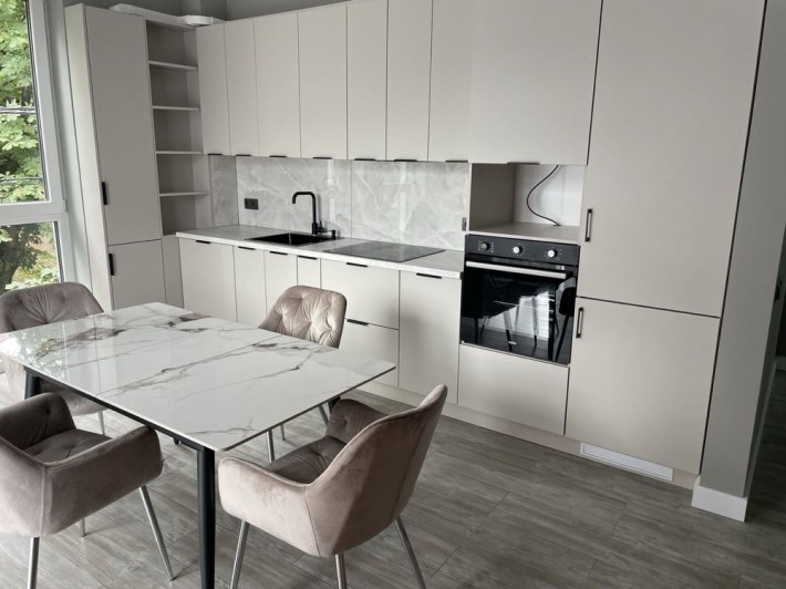 Стильна 1,5 кімнатна поблизу центру - фото 1