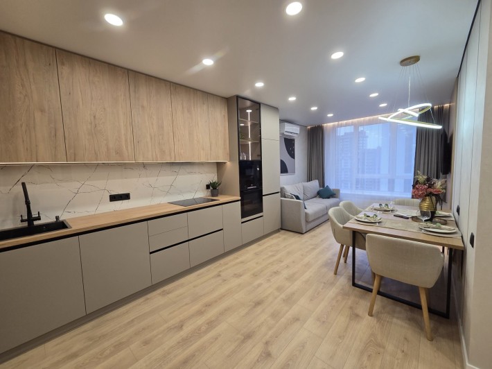 ВЛАСНИК 1к 43м2 квартира ЖК Варшавський 3 Варшавский Торг 15 пов. - фото 1