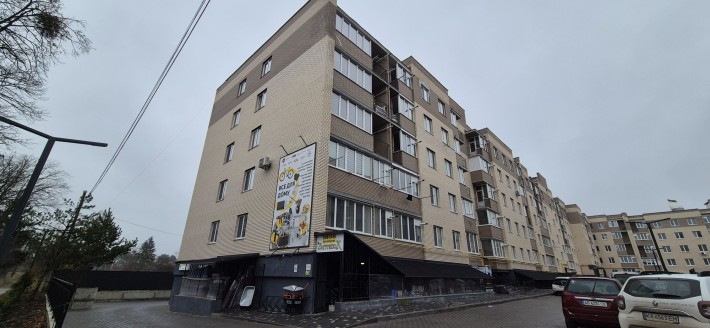 1к квартира, новобуд, 42м2, балкон з кухні! Гарна інфраструктура! - фото 1