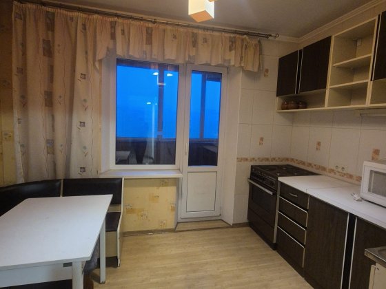 Продам 3 кімнатну квартиру/на  Бальзака Троєщина/ Киев