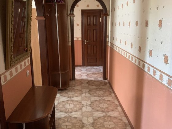 Продам трехкомнатную квартиру Чернигов