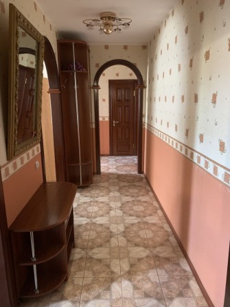 Продам трехкомнатную квартиру - фото 1