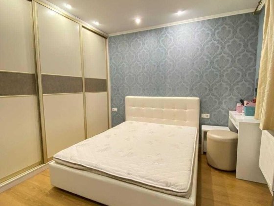 Продаж видової 3-кімнатної квартири в ЖК бізнес-класу «Голосіїво» Киев