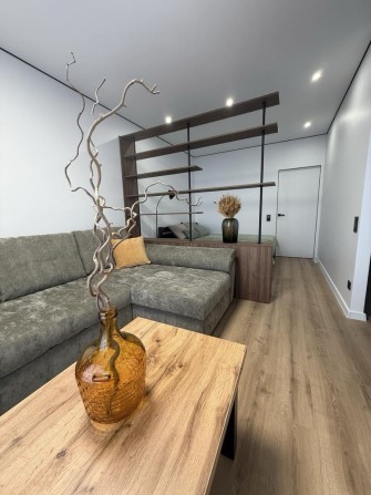 Стильна квартира з євроремонтом в новобудові - фото 1